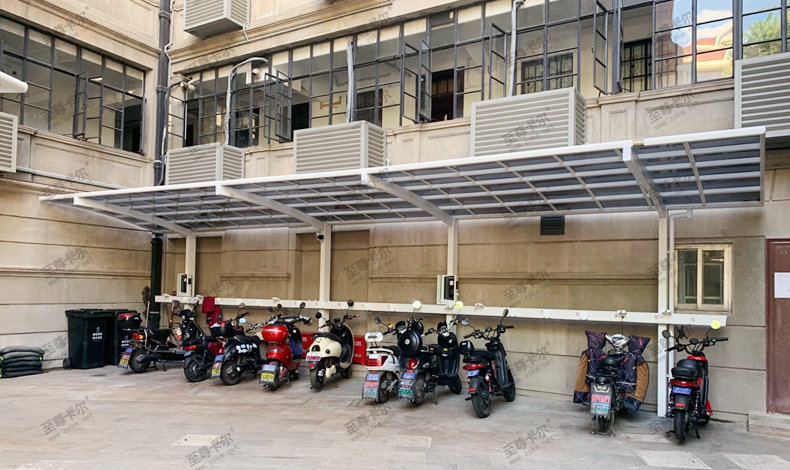 至尊卡爾耐力板車(chē)棚.jpg