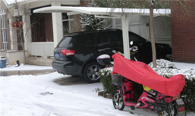 至尊卡爾與拜耳工程師交流關(guān)于緊急抗雪預案制定