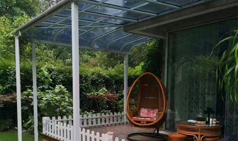 露臺(tái)是做陽(yáng)光房好？還是搭建雨棚好？認(rèn)真看完就知道了